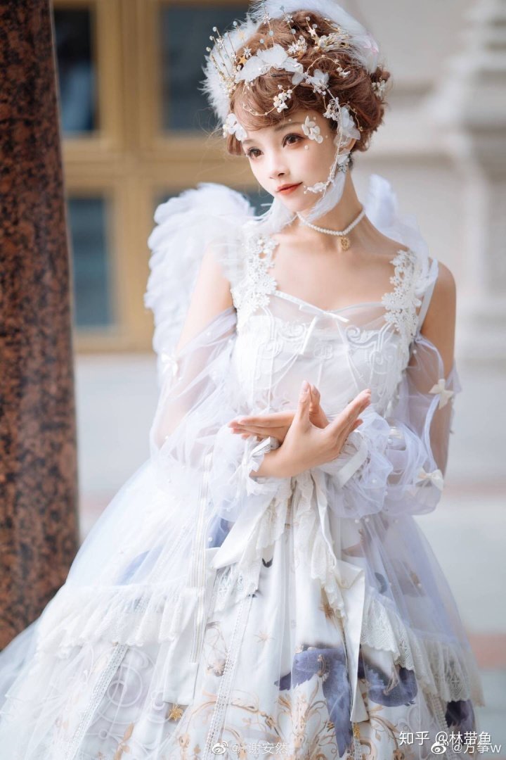 昨天看创三时看到一个打扮精致的洛丽塔娘谢安然