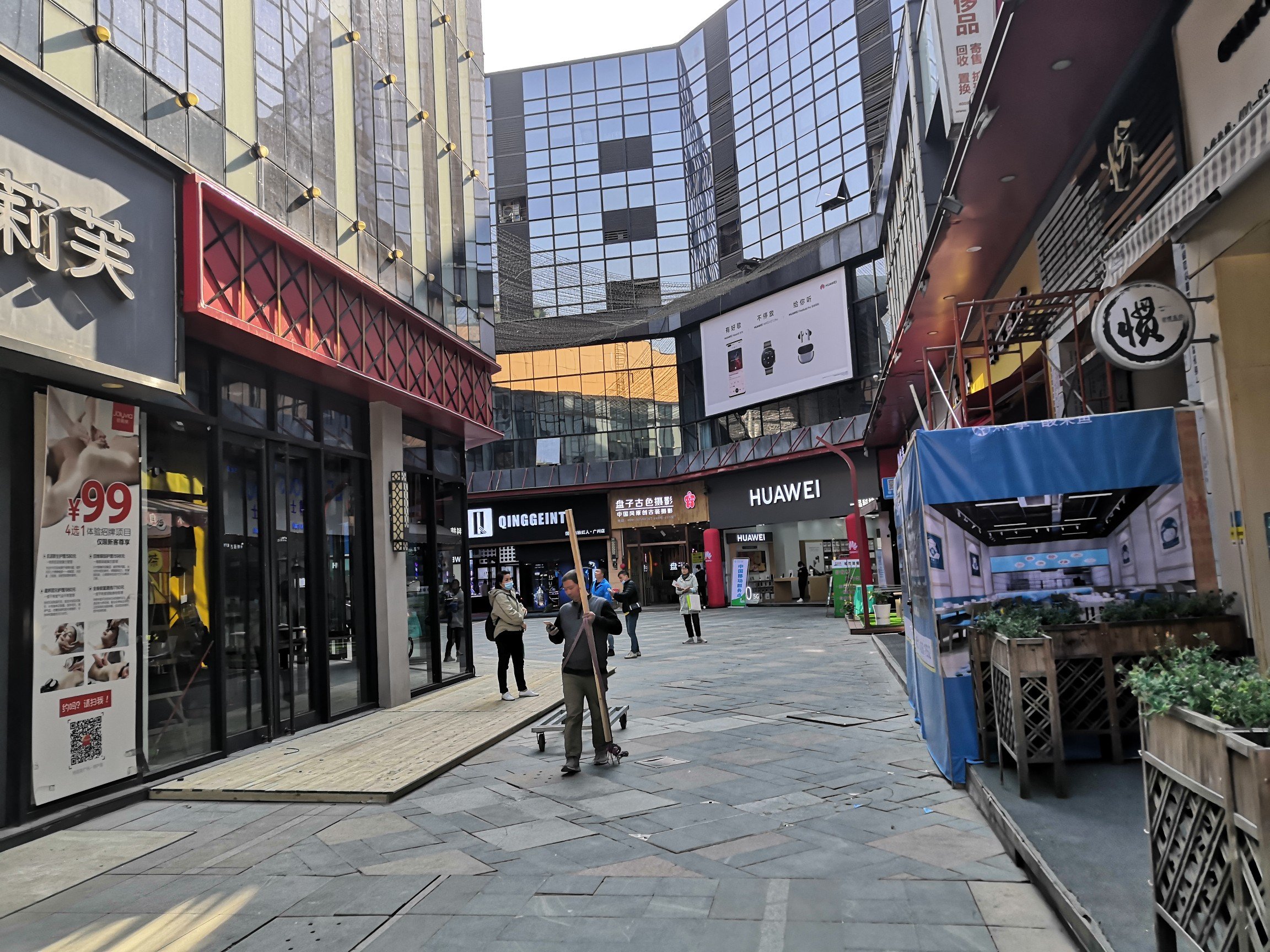 万达广场门可罗雀