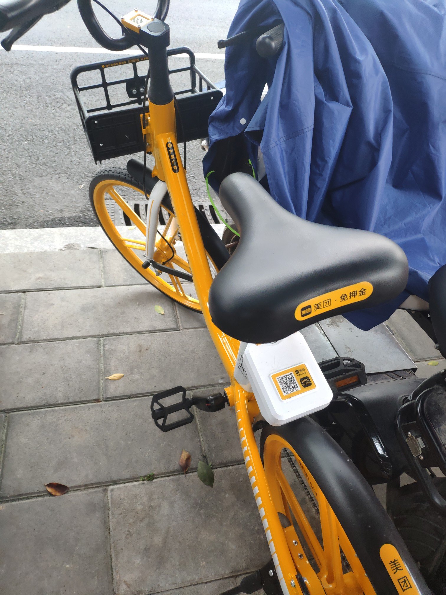 第一次骑到新款美团单车 app关锁还有点不习惯