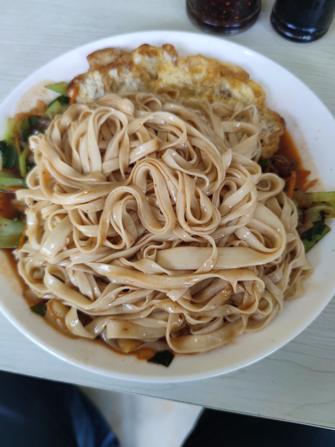 其实我现在还是蛮喜欢这种有些宽 然后扁扁的面条