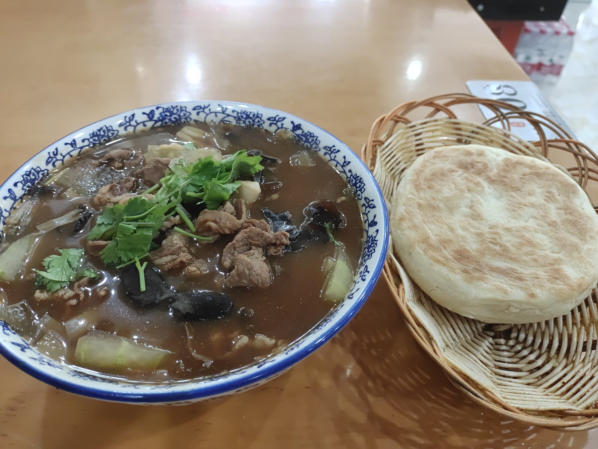 这次给大家拍一下烩羊肉实景