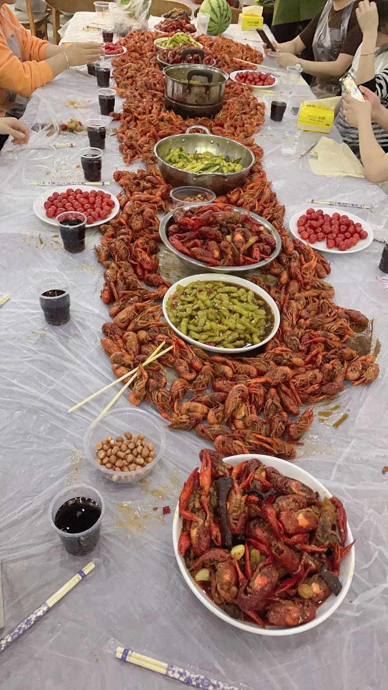 今天带店里人聚餐吃了个爽1