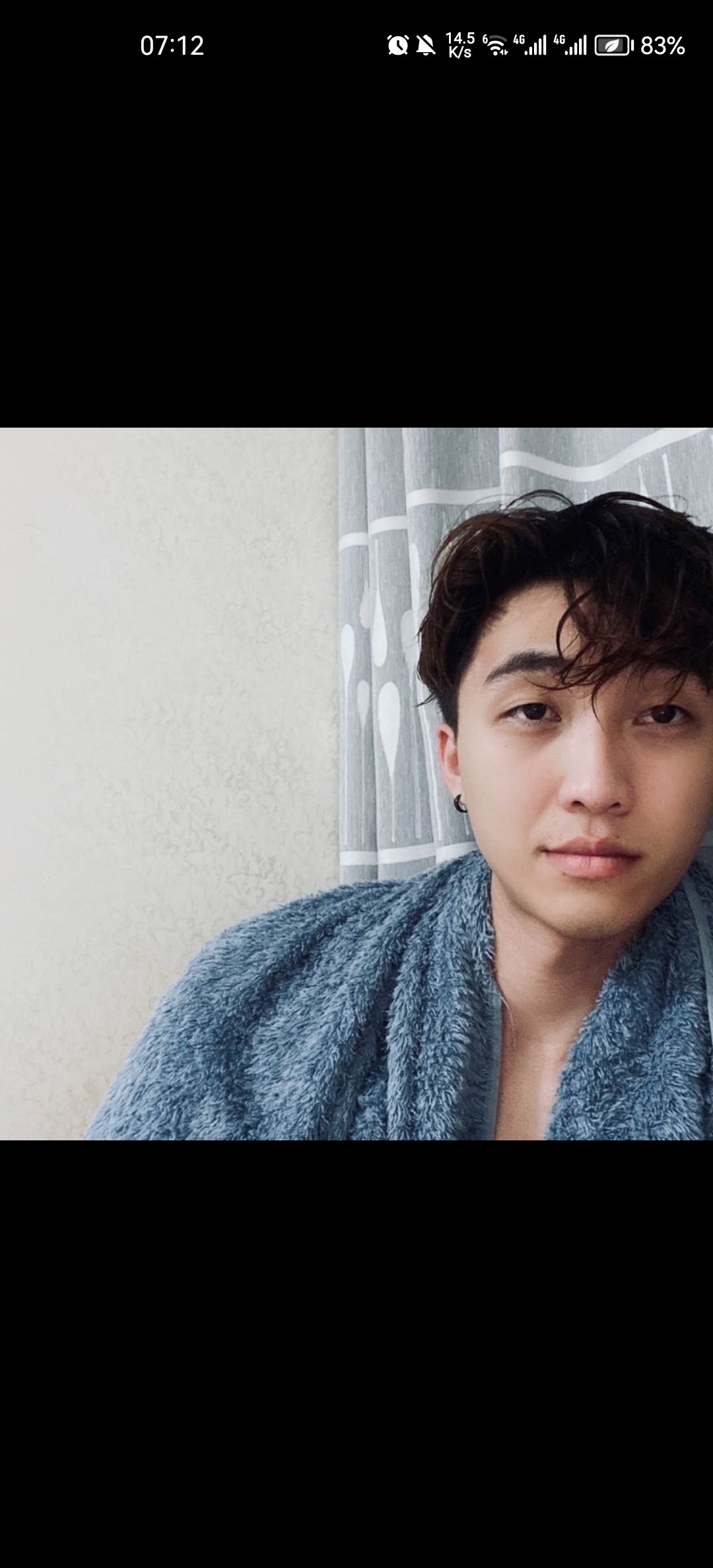 挂个骗子吧卖金币，它先假模假样和我交易了2e然后骗了一个多亿跑了 群也退了1