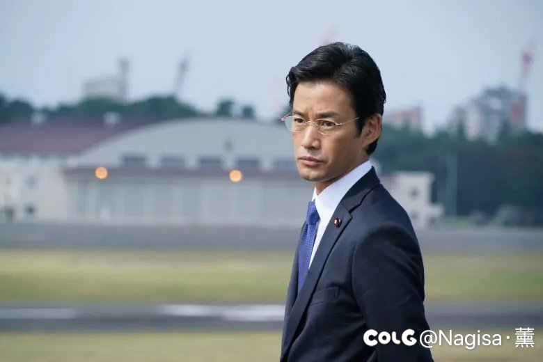 所以这人到底是谁？痞子三部特摄都有他1