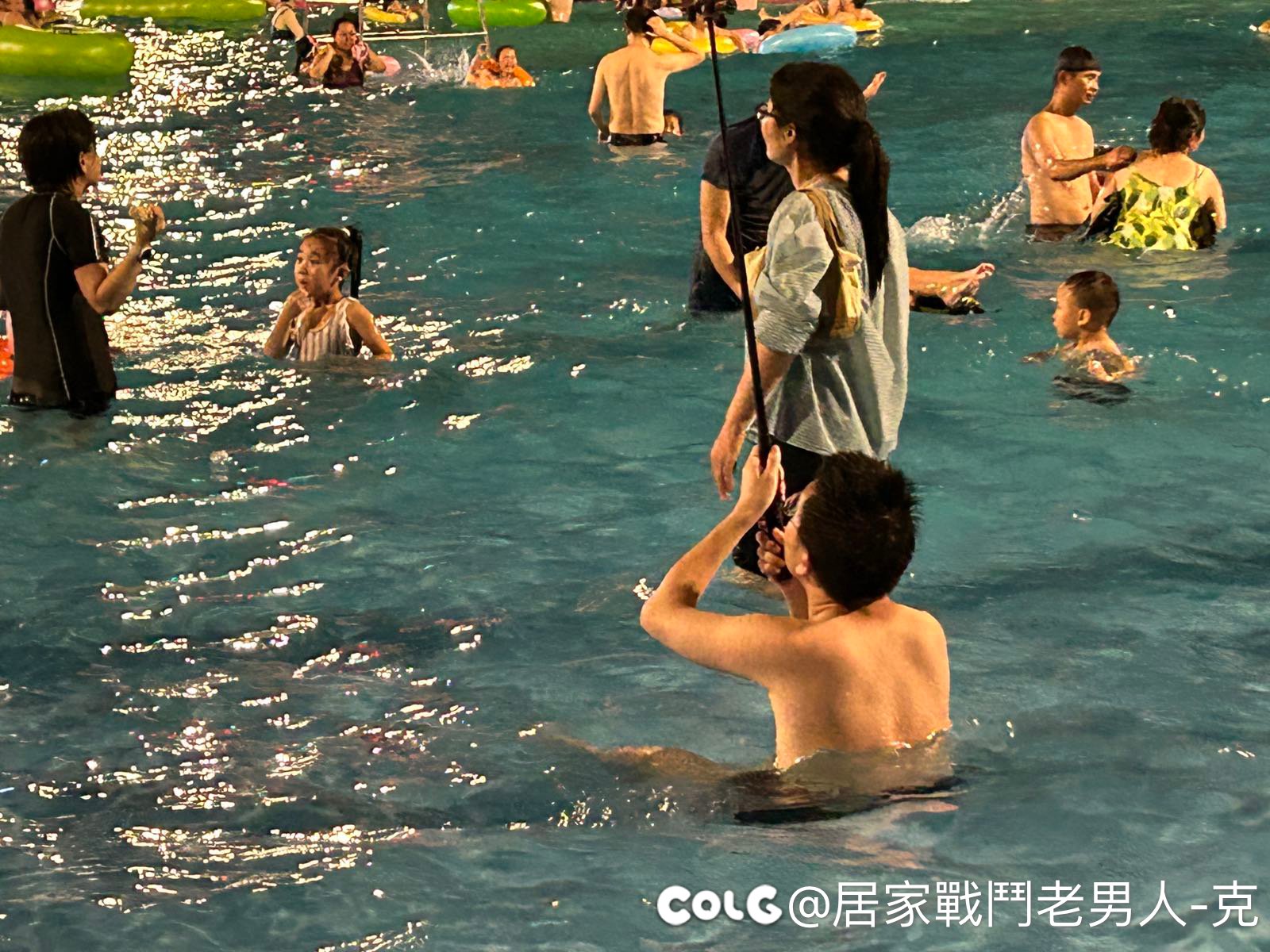 这天气，游泳池都没用3