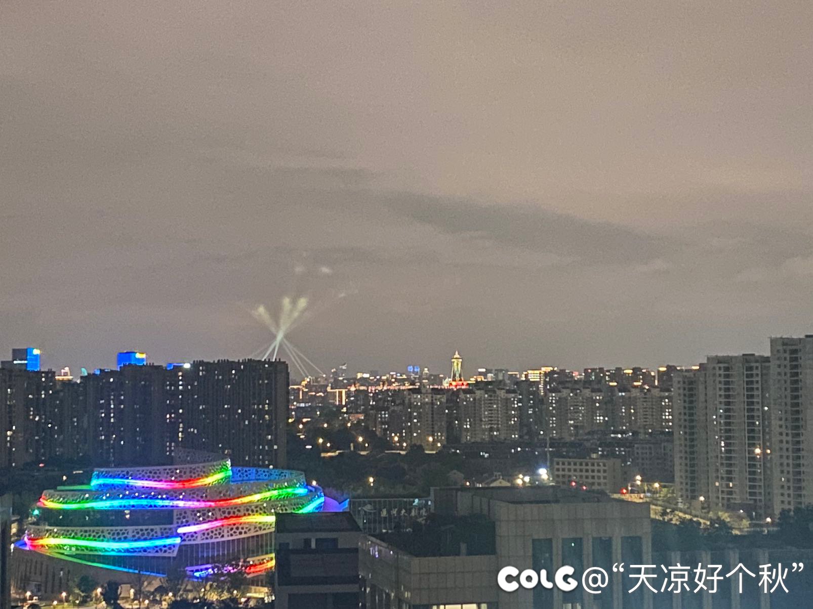 奥体中心的灯光直通天庭了真是1