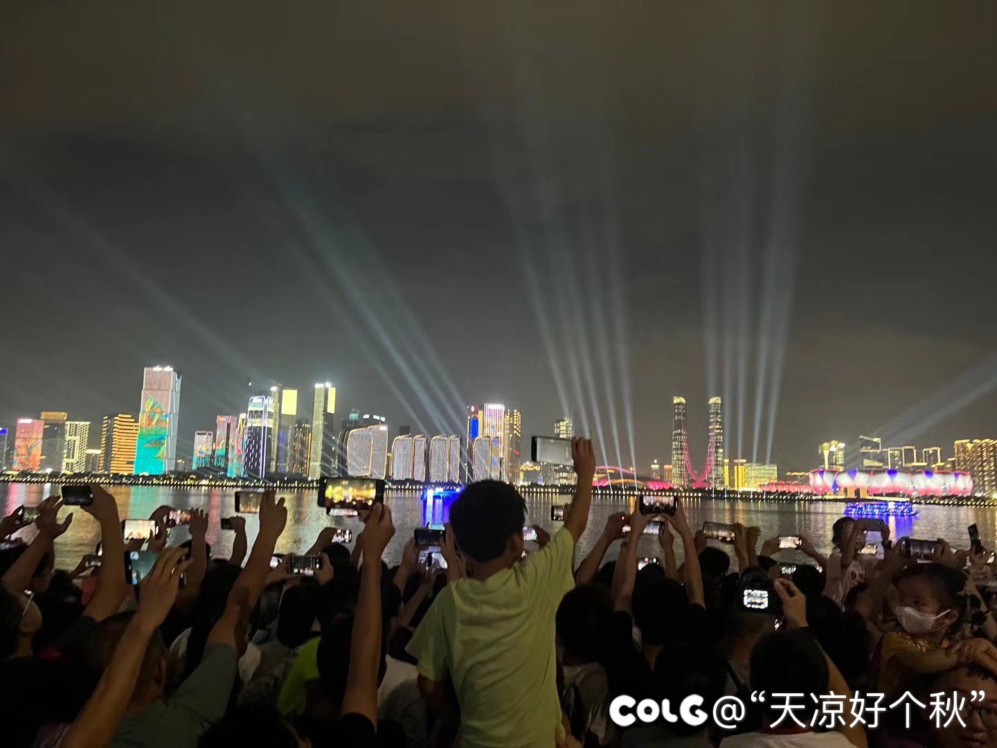 昨晚的城市阳台人山人海3