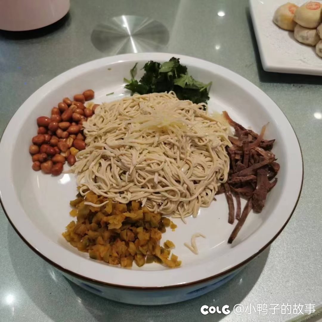 坏消息:加半天班  好消息:领导请吃早茶1