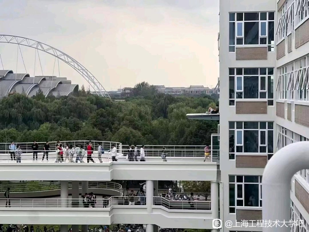 思政课上跟老师对线愤然离场的老哥2