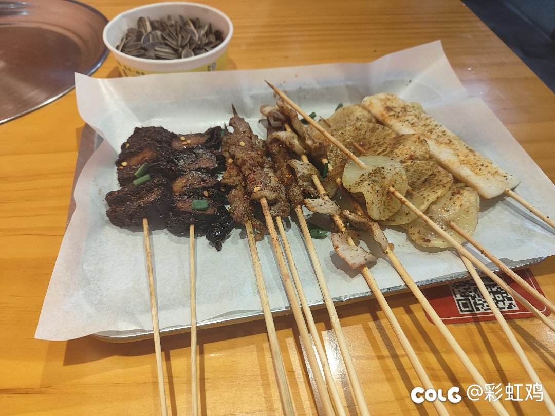 一个人吃烧烤一个人喝奶茶1