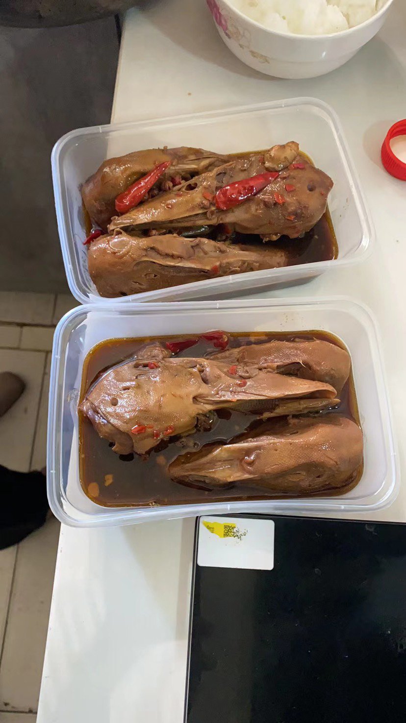 找对象去咯，带点家里自己卤的鸭头鸭掌3