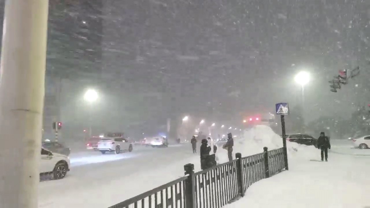 明天估计还要下大雪！1