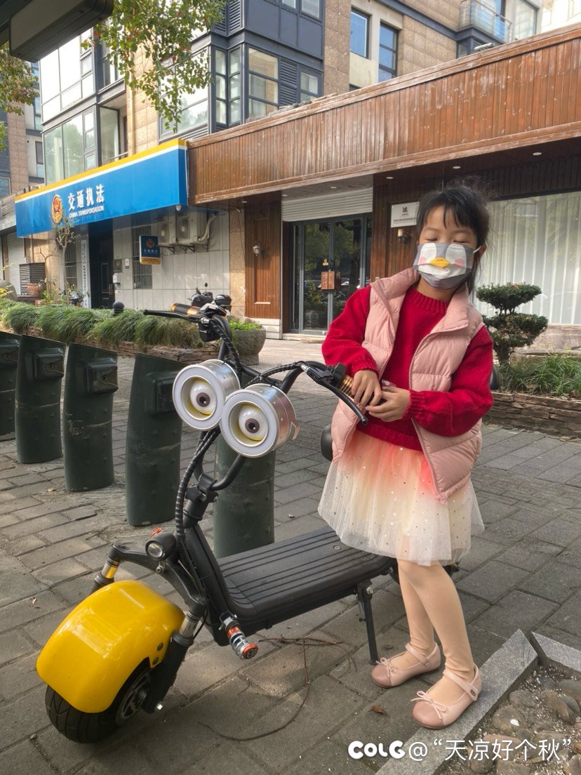 出门遛娃偶遇小黄人1