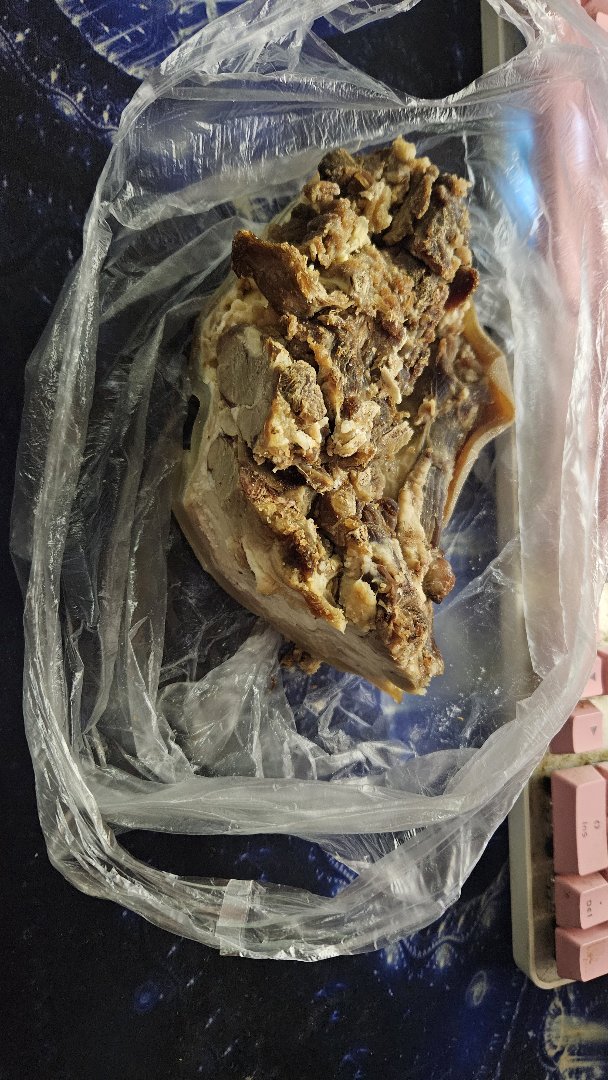 今晚打算抱着这块肉啃，不切了1