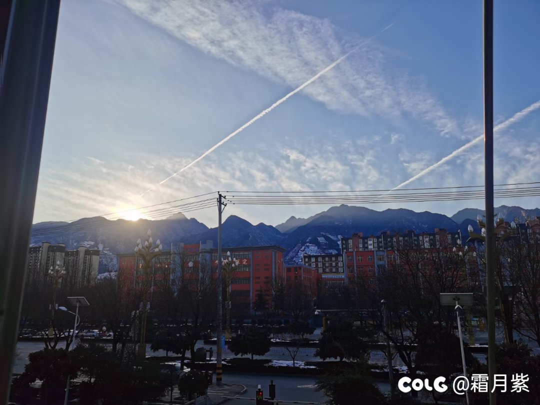雪后，空气澄净，飞机云2