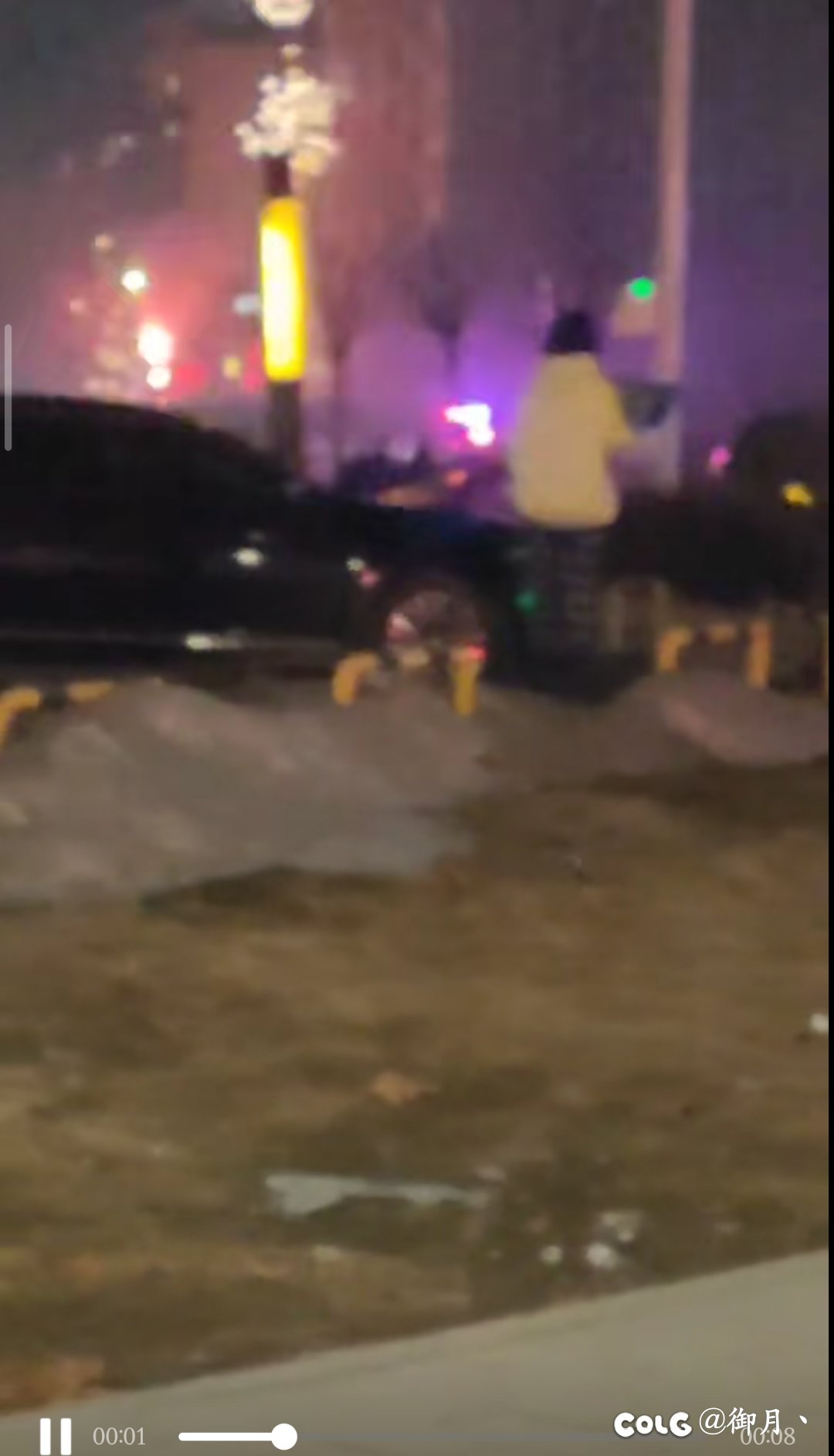 今年我们这偷着放炮的真不少，蜀黍过年也不歇着1