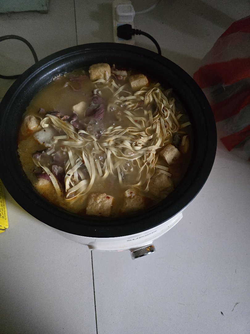 下雪了，躲在屋里炖一锅牛头肉1