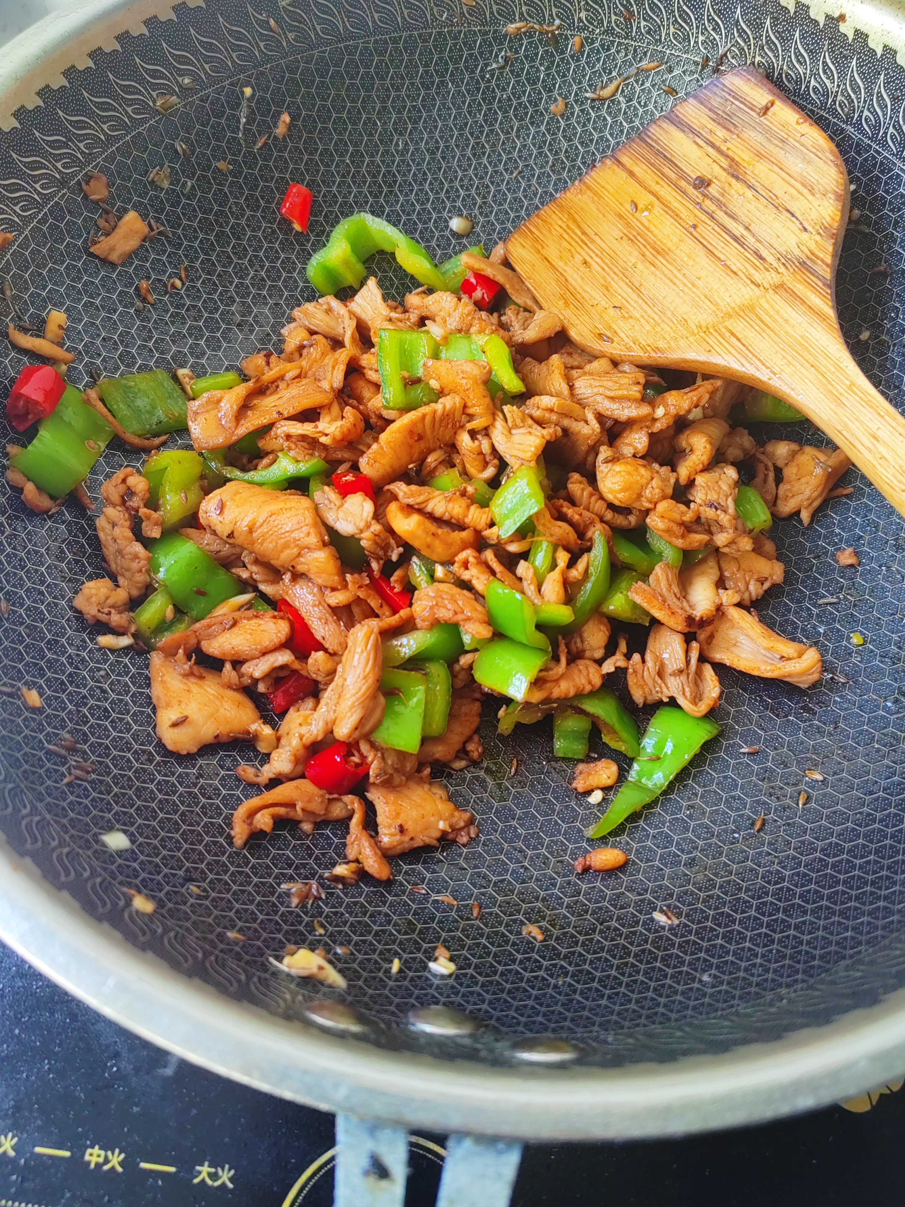 把明天中午带的饭做出来1