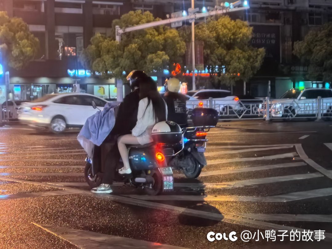 运动完出来吃了一口狗粮3