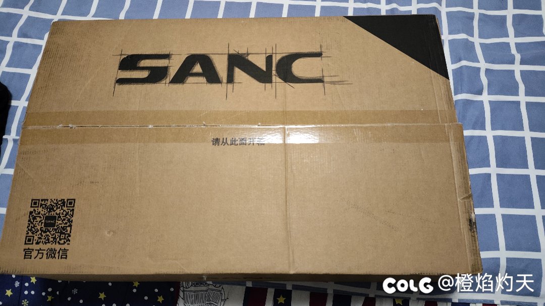 新显示器到了，已安装1