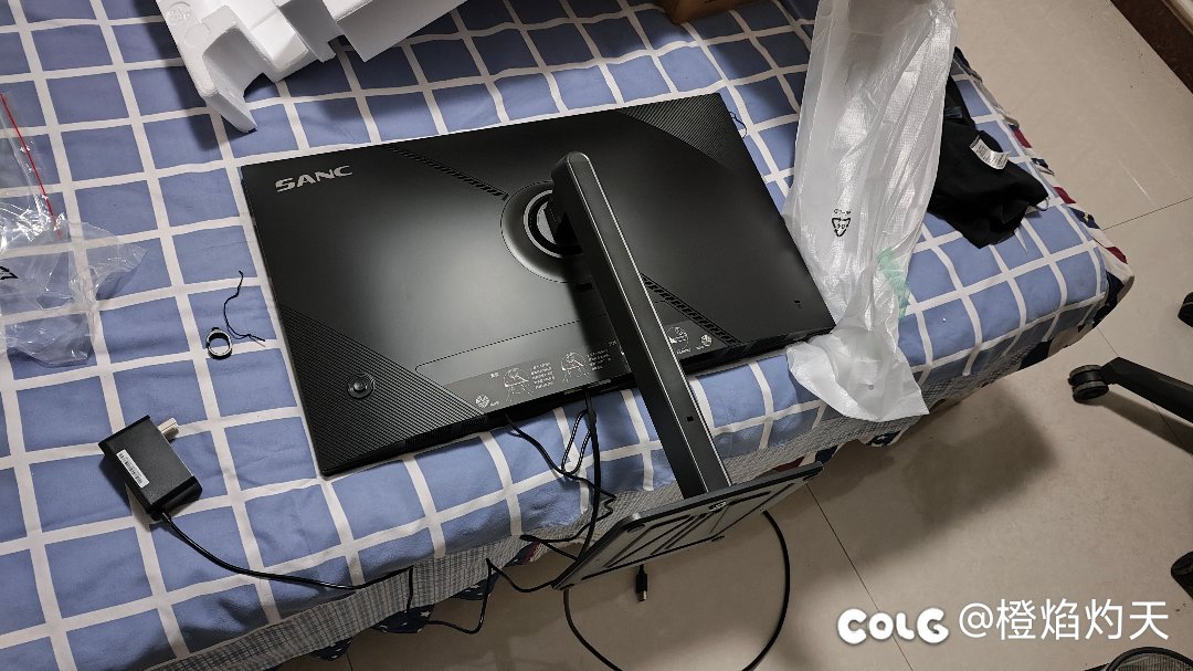 新显示器到了，已安装2