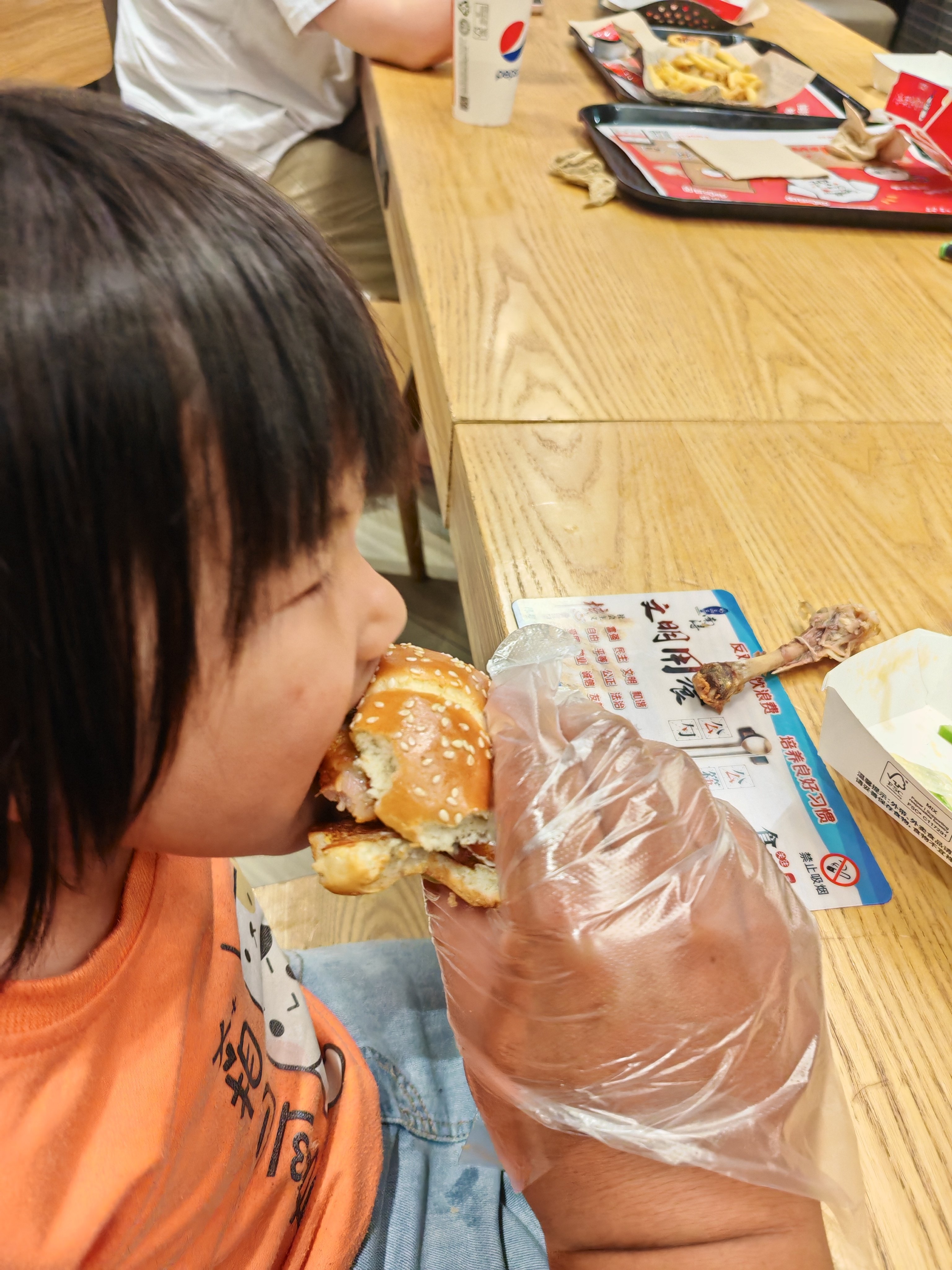 带孩子来专家门诊看看厌食症1