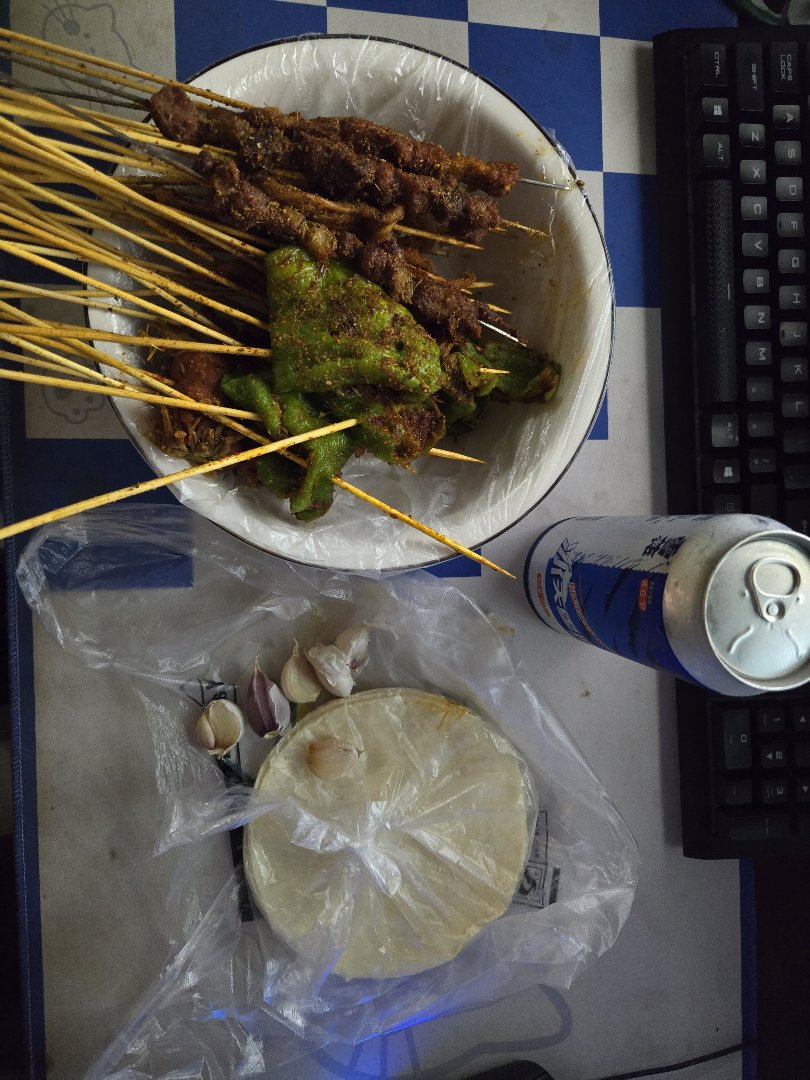 边上民房开了一家烧烤店1