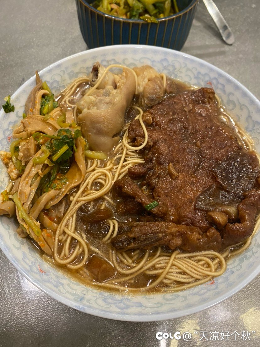 刚看完抓娃娃回到家1