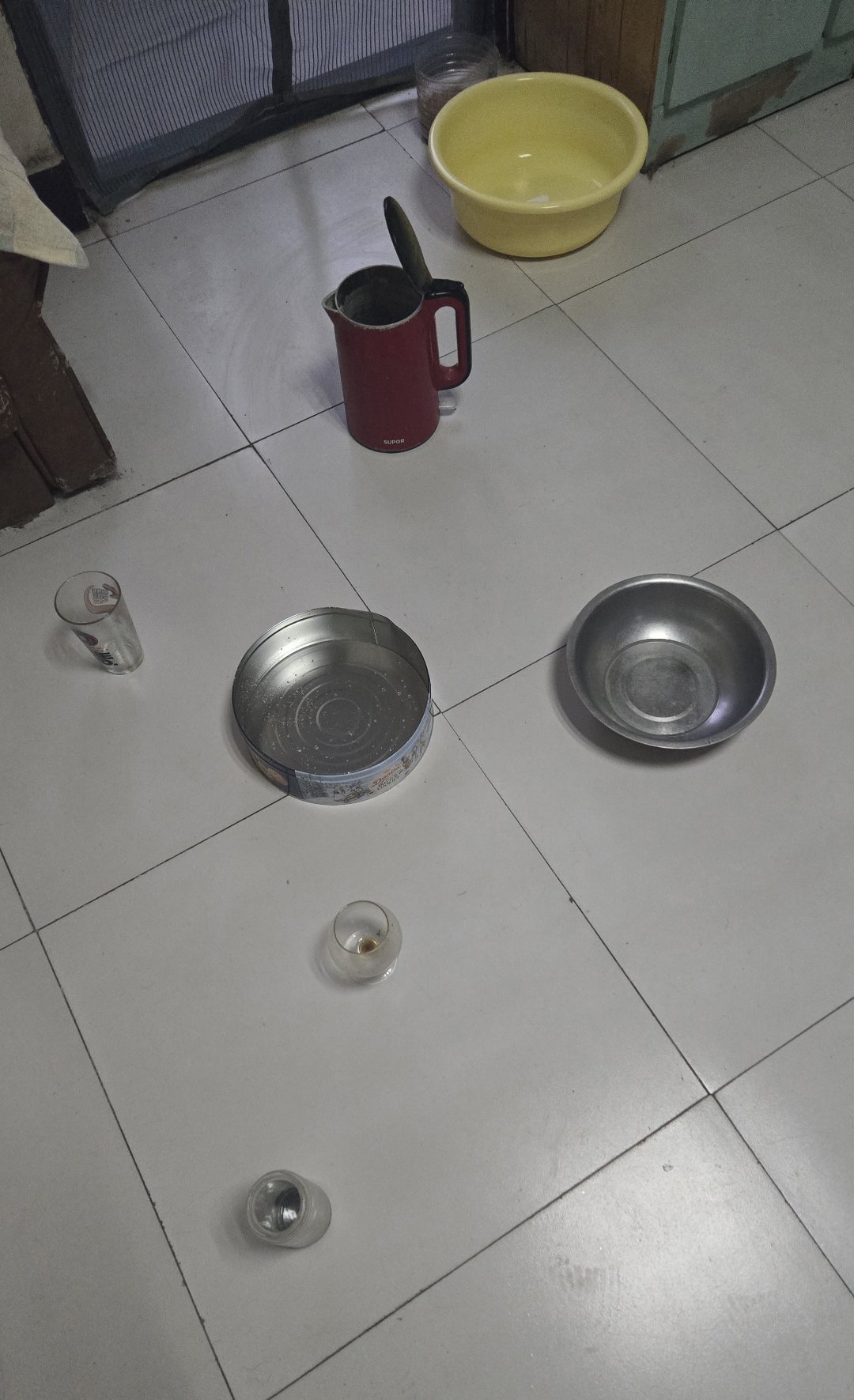 不下雨又热，下雨又他娘的漏雨1