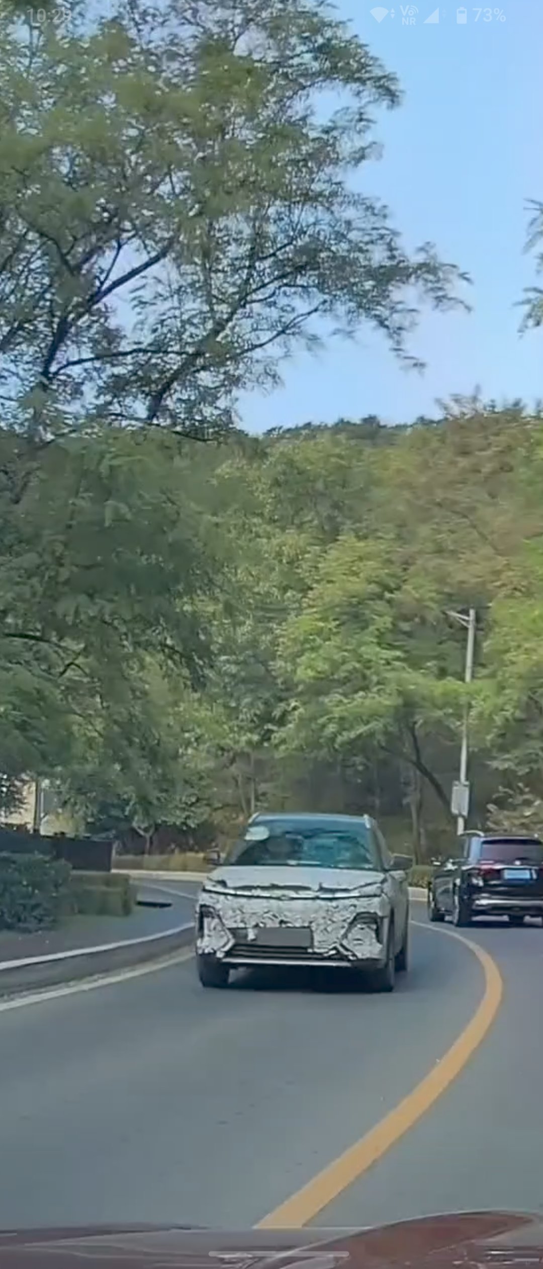 刚刚无聊去跑了下山路遇到俩伪装车2