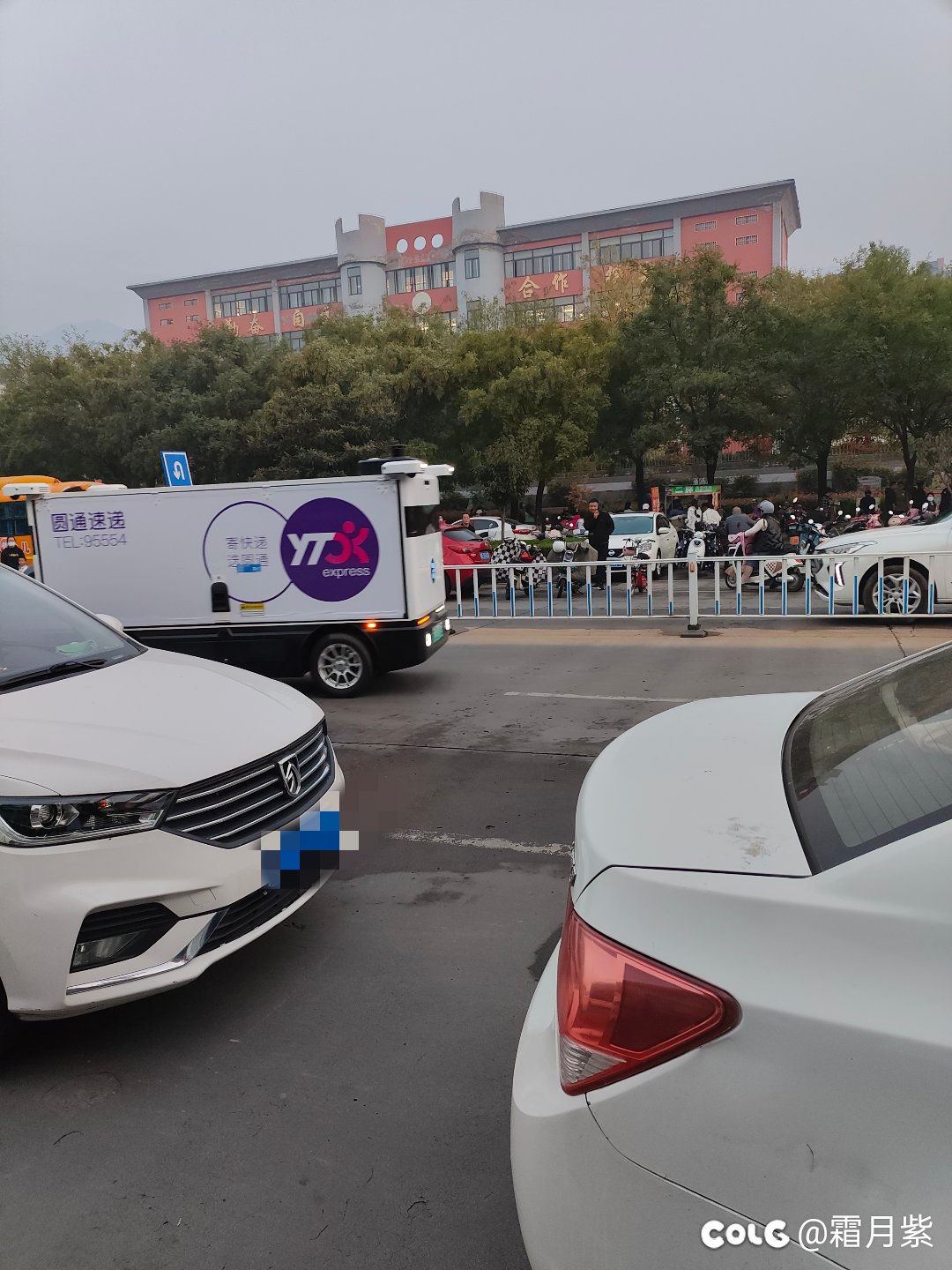 这个是无人驾驶的车吗？1
