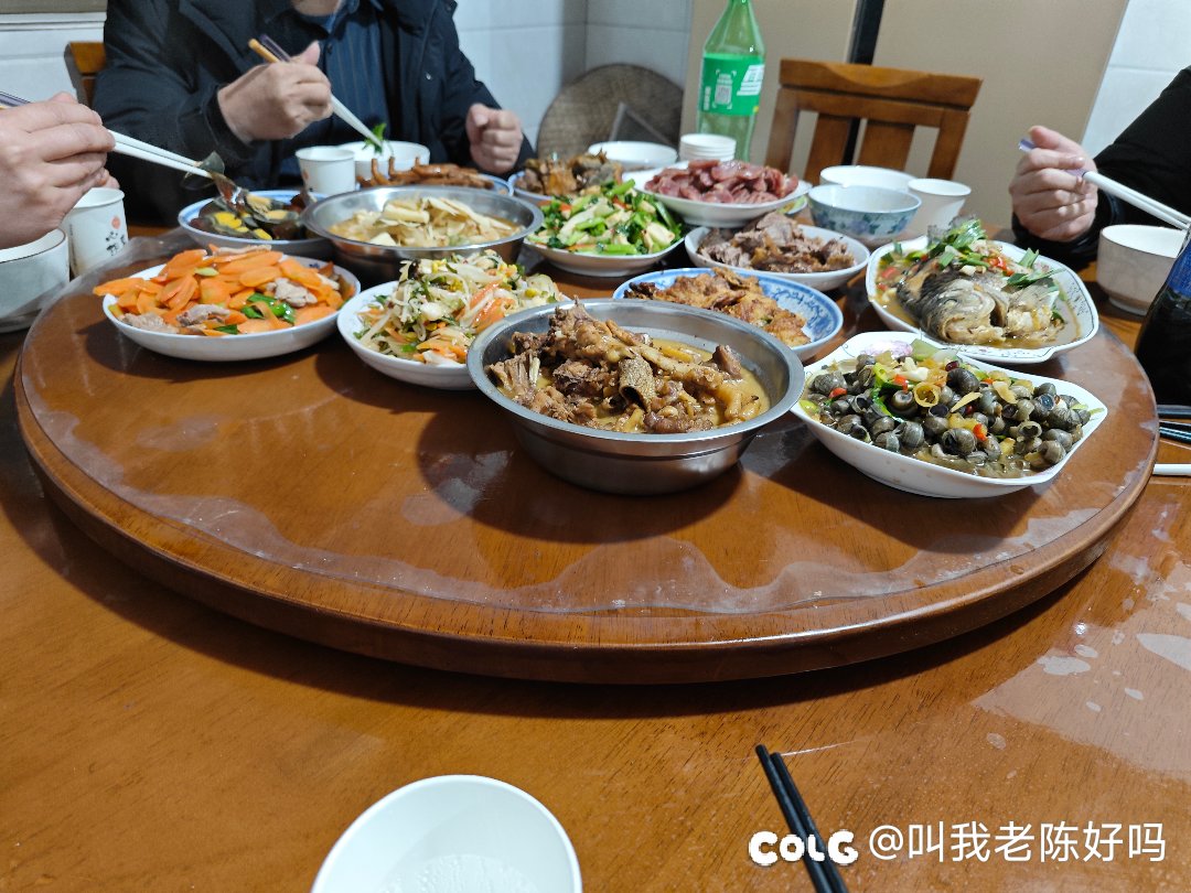 领导夹菜我转桌！1