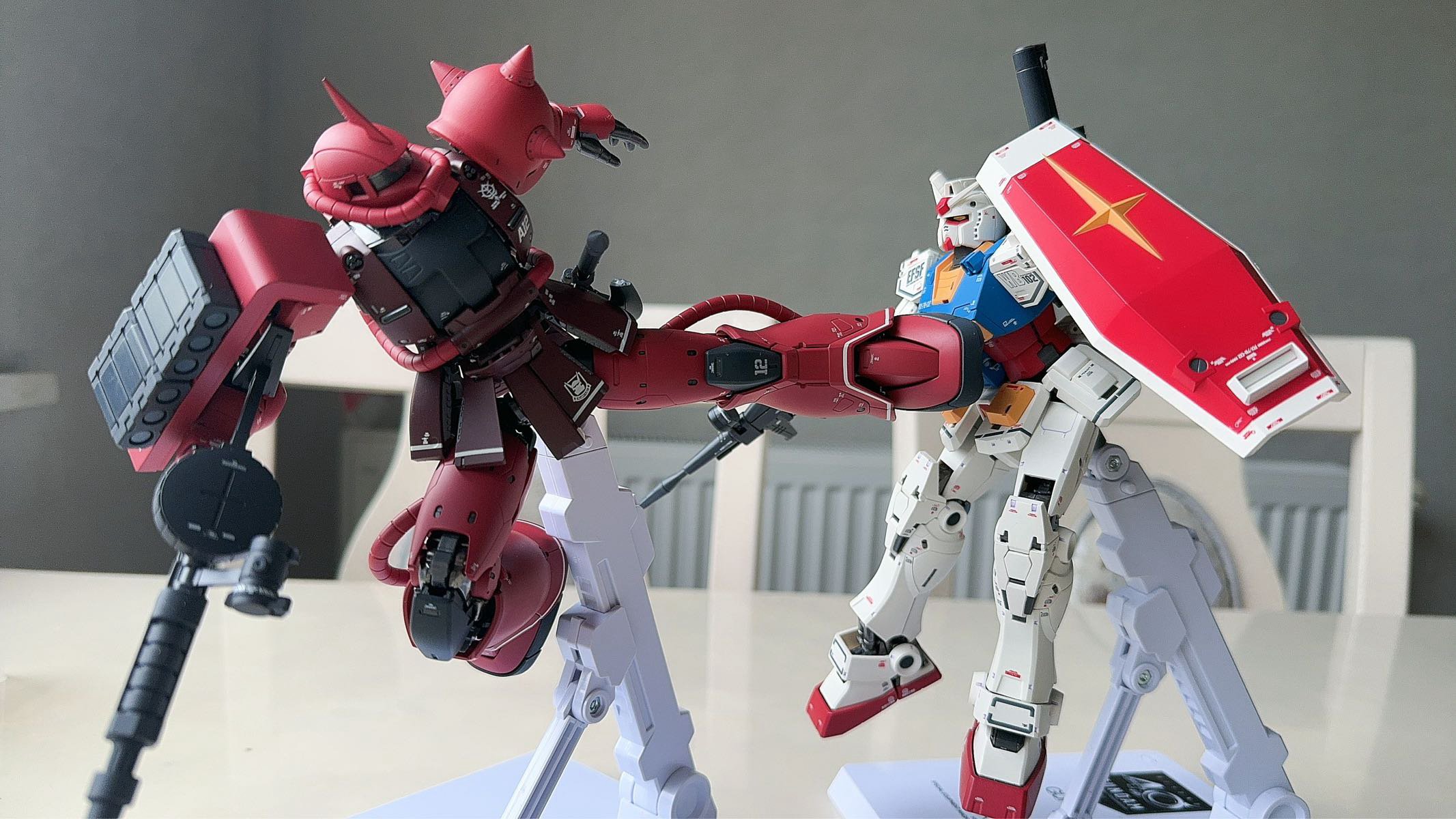 【模型水】好久没有玩胶了，来个夏亚飞踢2