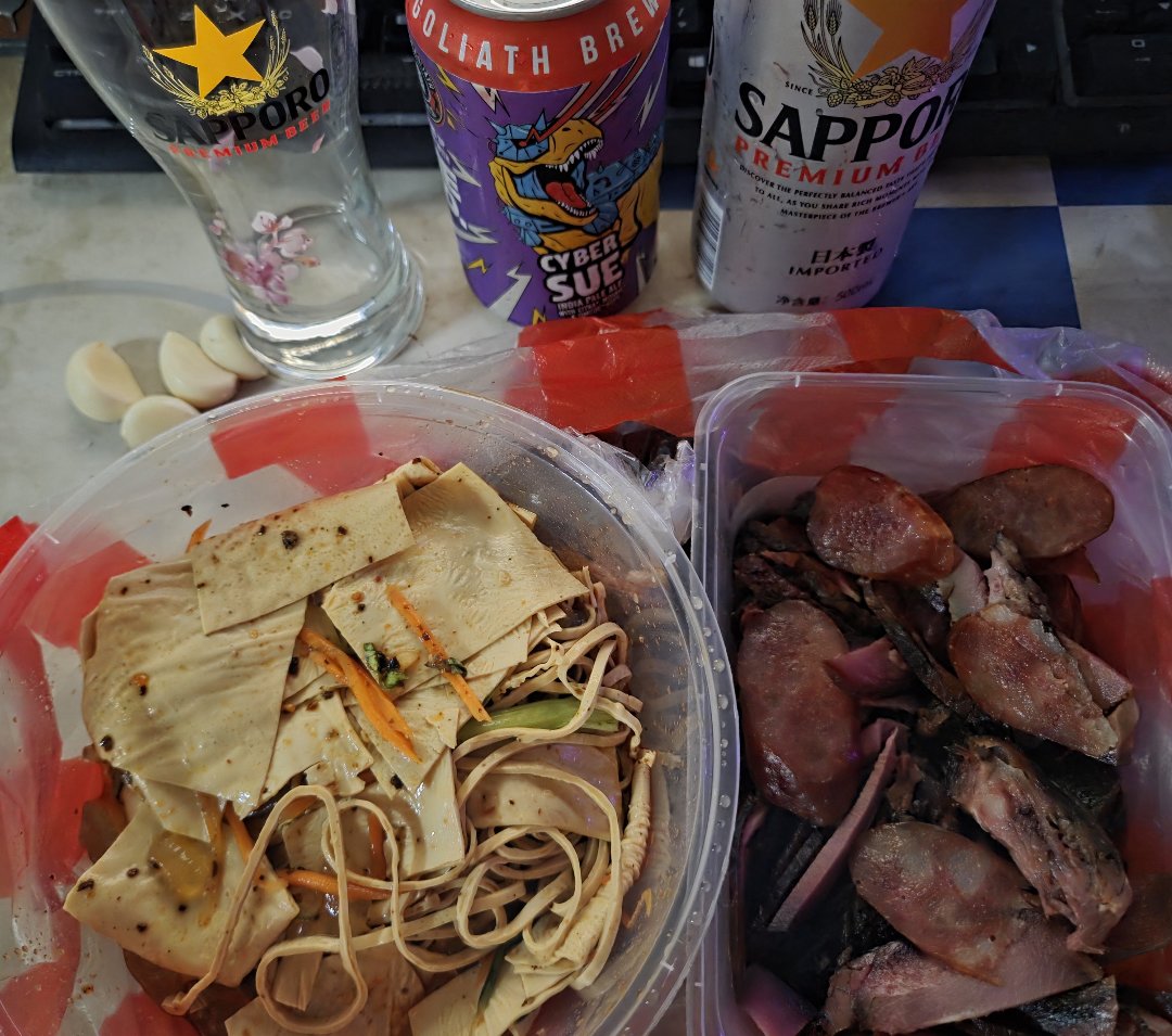 这天气喝点啤酒多舒服1