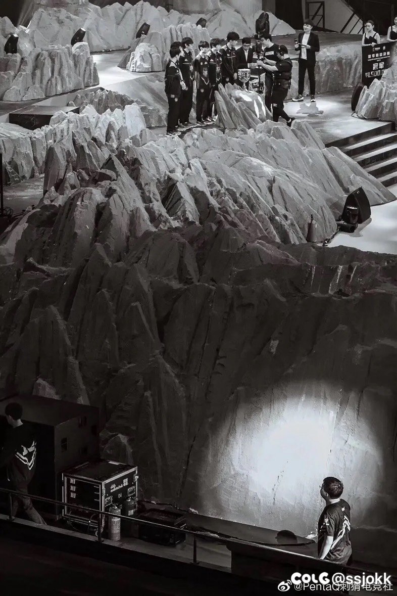 兄弟们求这个类型的照片英雄联盟的哪里找2