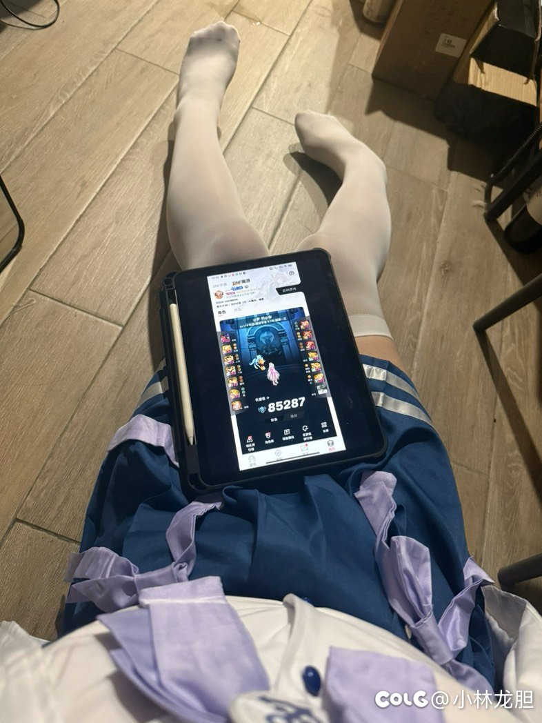 给@萝莉@举牌  跨五萝莉千千万 狗头萝莉囊波旺1