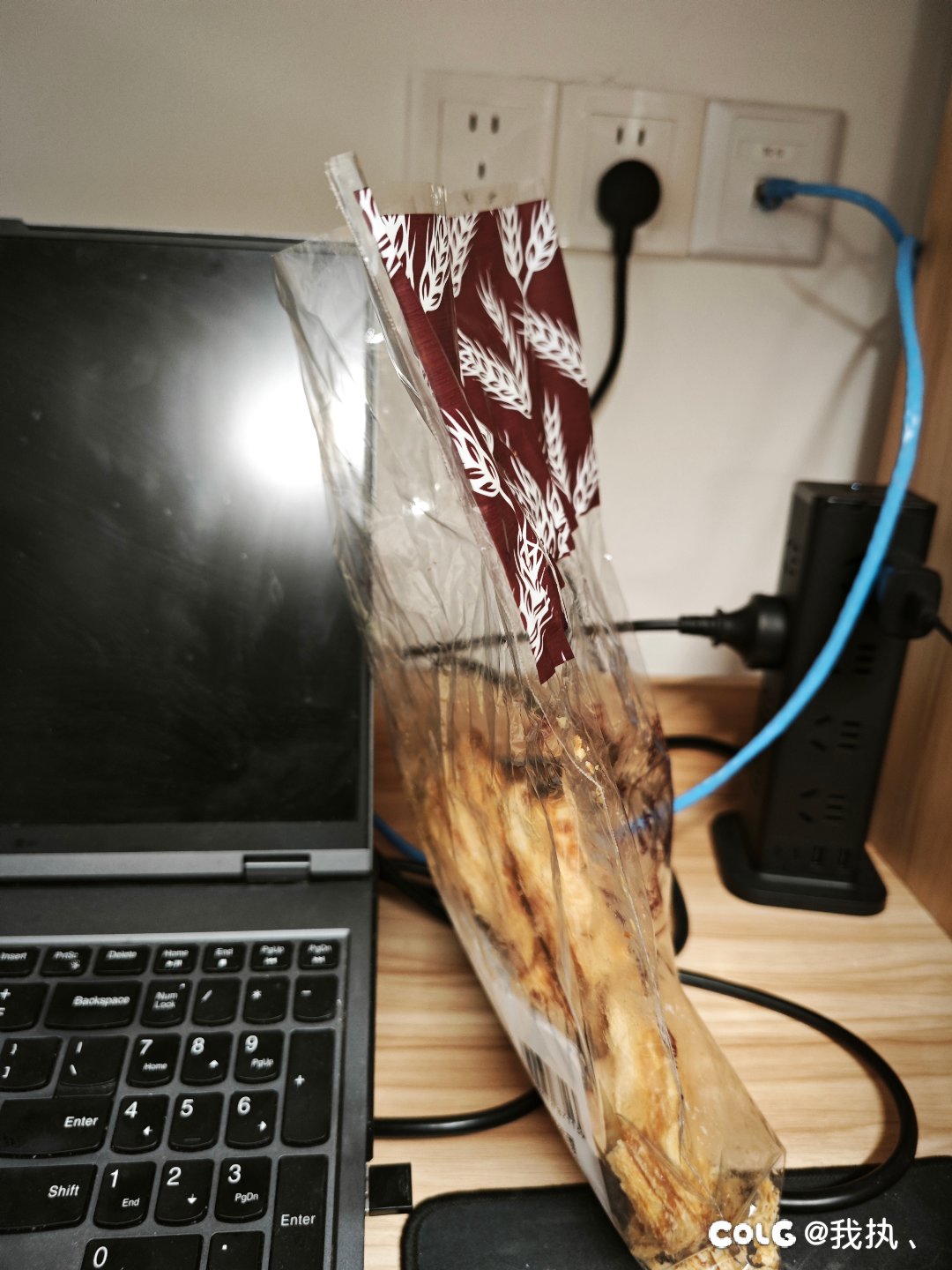 买了袋国际饭店的蝴蝶酥1