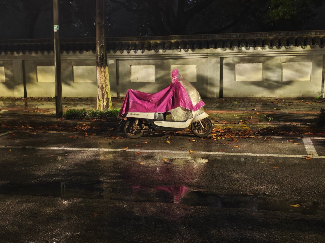 每次看到这种占位的都想给他踹了1