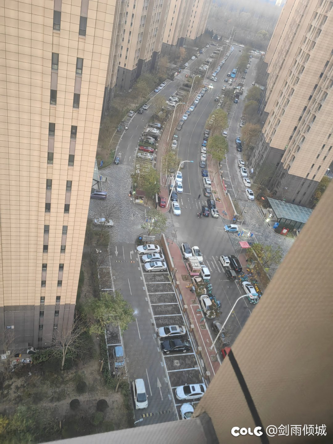 小区开始管理乱停乱放了1