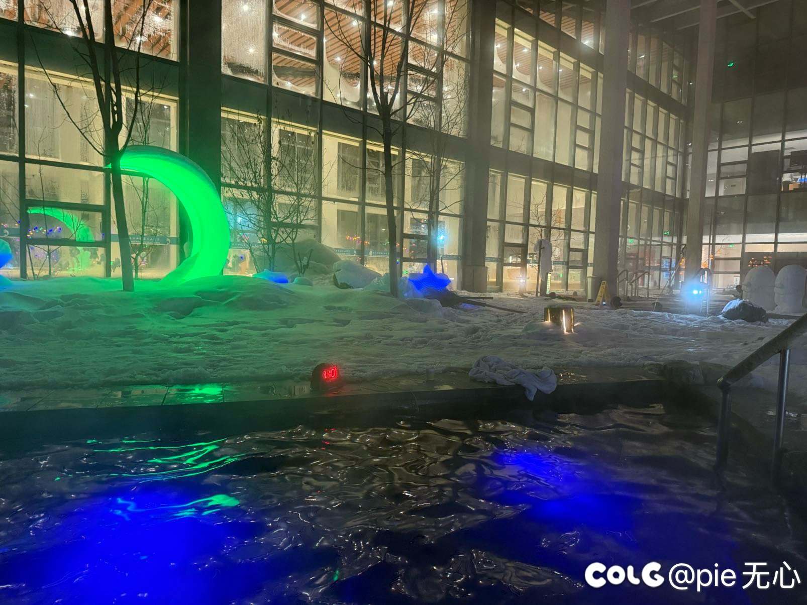 第一次体验雪地温泉，原以为很冷2