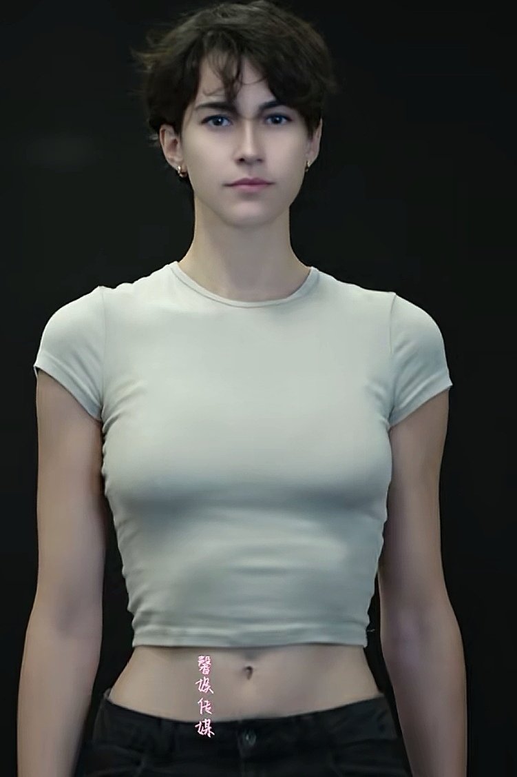 这女的帅的跟Ai似的，美的雌雄难辨！1