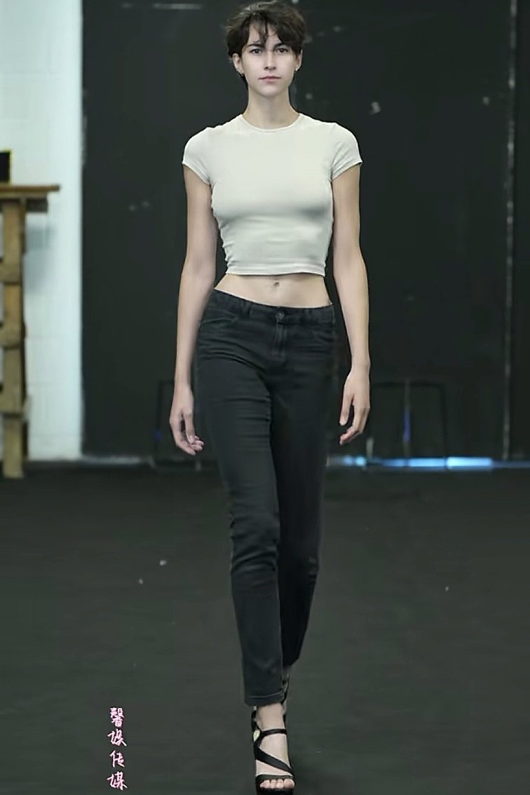 这女的帅的跟Ai似的，美的雌雄难辨！4