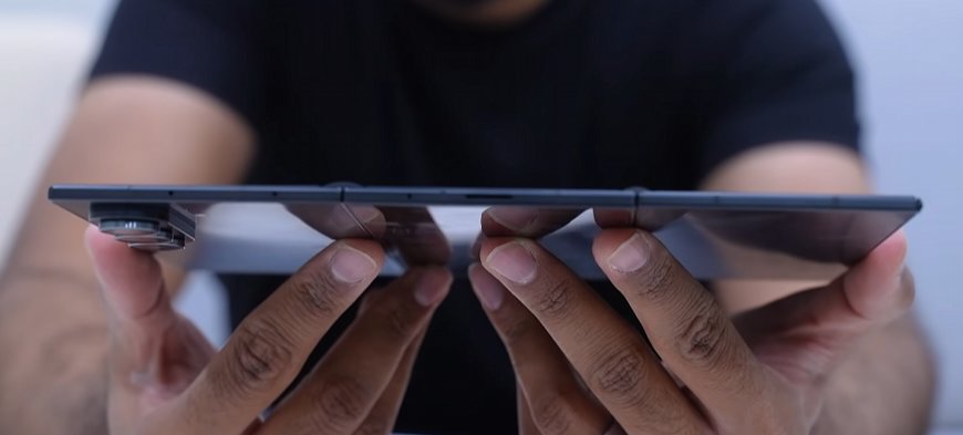 三星的第一款内折三折叠手机3