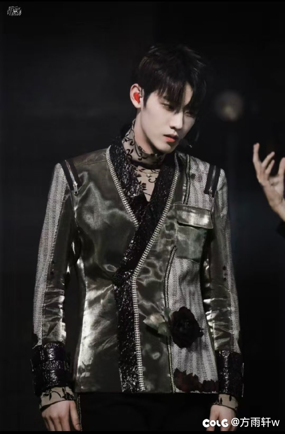 兄弟们，这是哪个歌手？1