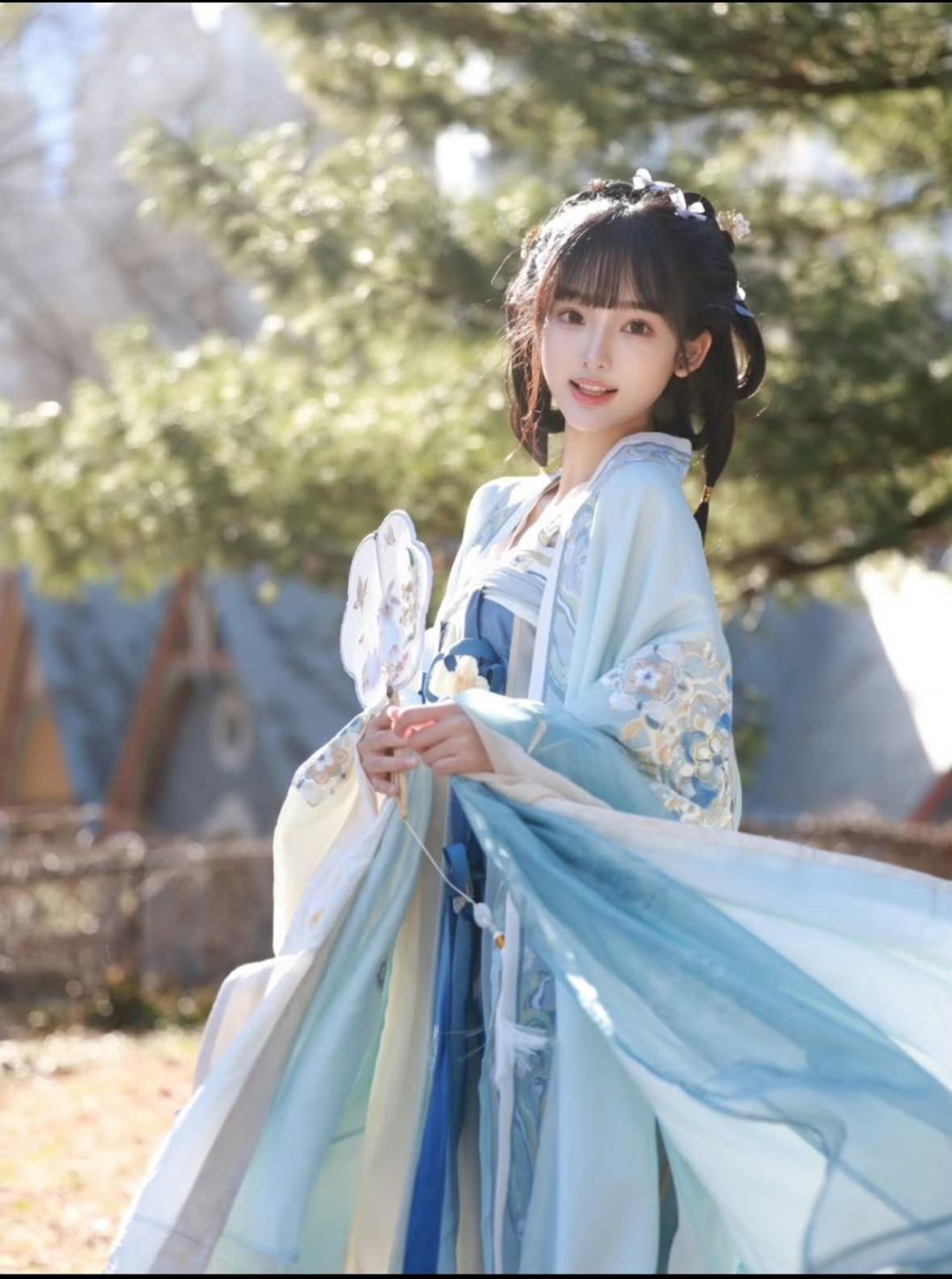 林俊杰的年轻漂亮小女友，年轻漂亮就是最大的优势啊！7