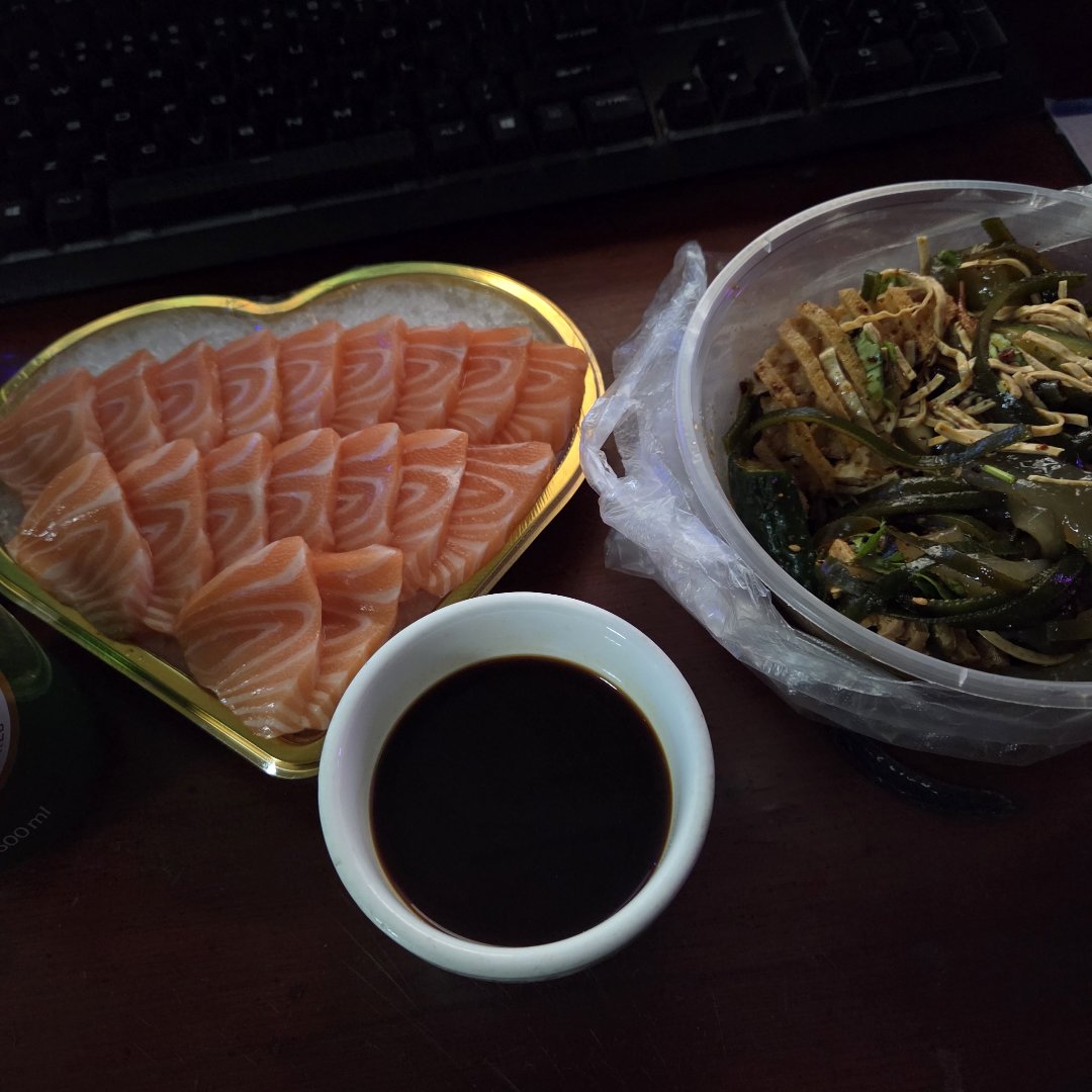 十八线小县城也有卖刺身的，凉菜忘记付钱了1